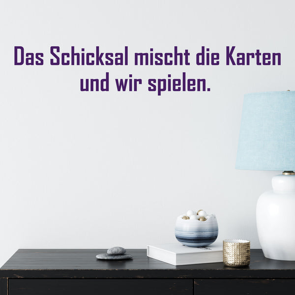 Wandtattoo Spruch -  Das Schicksal mischt die Karten und wir spielen | Inspirierender Wandaufkleber Wandspruch - Sunnywall - Individualität trifft Design