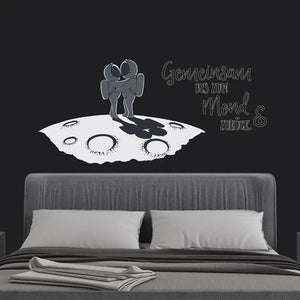 Astronaut Liebespaar auf dem Mond - Weltraum Wandtattoo Kollektion - Wandaufkleber Sunnywall