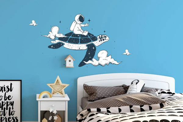 Astronaut auf einer Schildkröte - Weltraum Wandtattoo Kollektion - Wandaufkleber Sunnywall