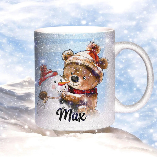 Glitzertasse - Winterlicher Bär mit Schneemann - Wunschnamen Tasse - Weihnachten - Silber Glitzer Sunnywall