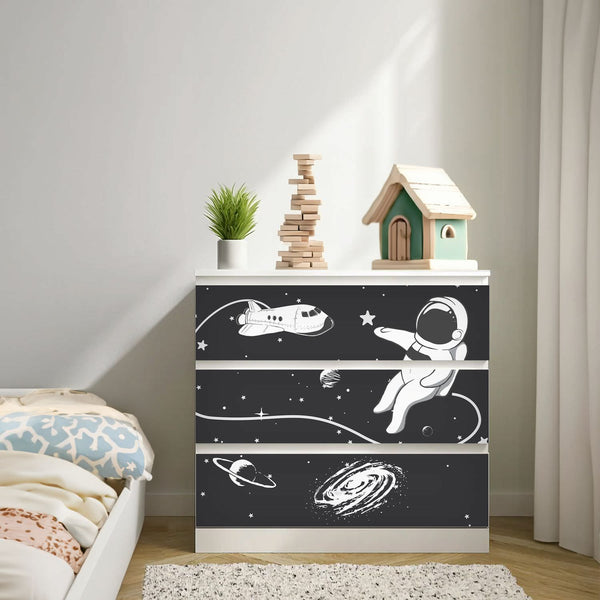 Möbelfolie passend für IKEA Malm Kommode Astronaut mit Raumschiff Schrankfolie - Sunnywall - Individualität trifft Design