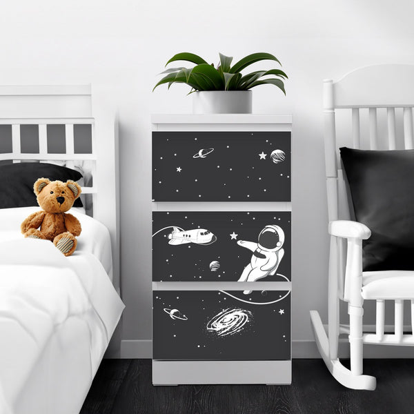 Möbelfolie passend für IKEA Malm Kommode Astronaut mit Raumschiff Schrankfolie - Sunnywall - Individualität trifft Design