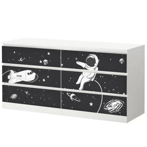 Möbelfolie passend für IKEA Malm Kommode Astronaut mit Raumschiff Schrankfolie - Sunnywall - Individualität trifft Design
