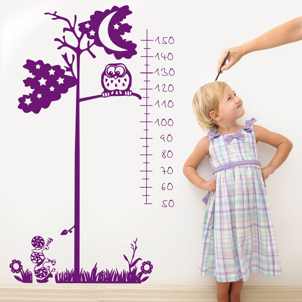Wandtattoo Messlatte Baum – Wachstumsskala mit Eule, Schnecke & Gras für Kinderzimmer & Babyzimmer - Sunnywall - Individualität trifft Design