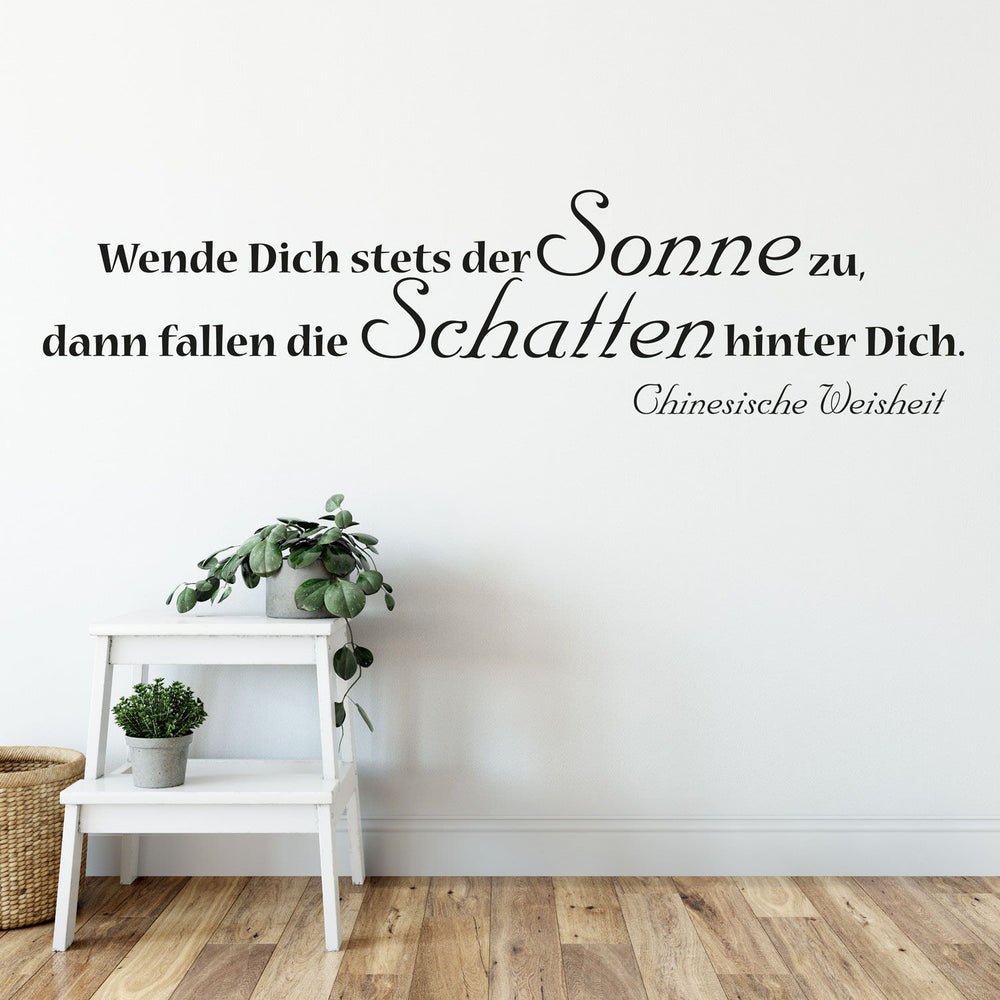 Wandtattoo elegantes Zitat - Wende Dich stets der Sonne zu, dann fallen die Schatten hinter Dich - Chinesische Weisheit - Sunnywall - Individualität trifft Design