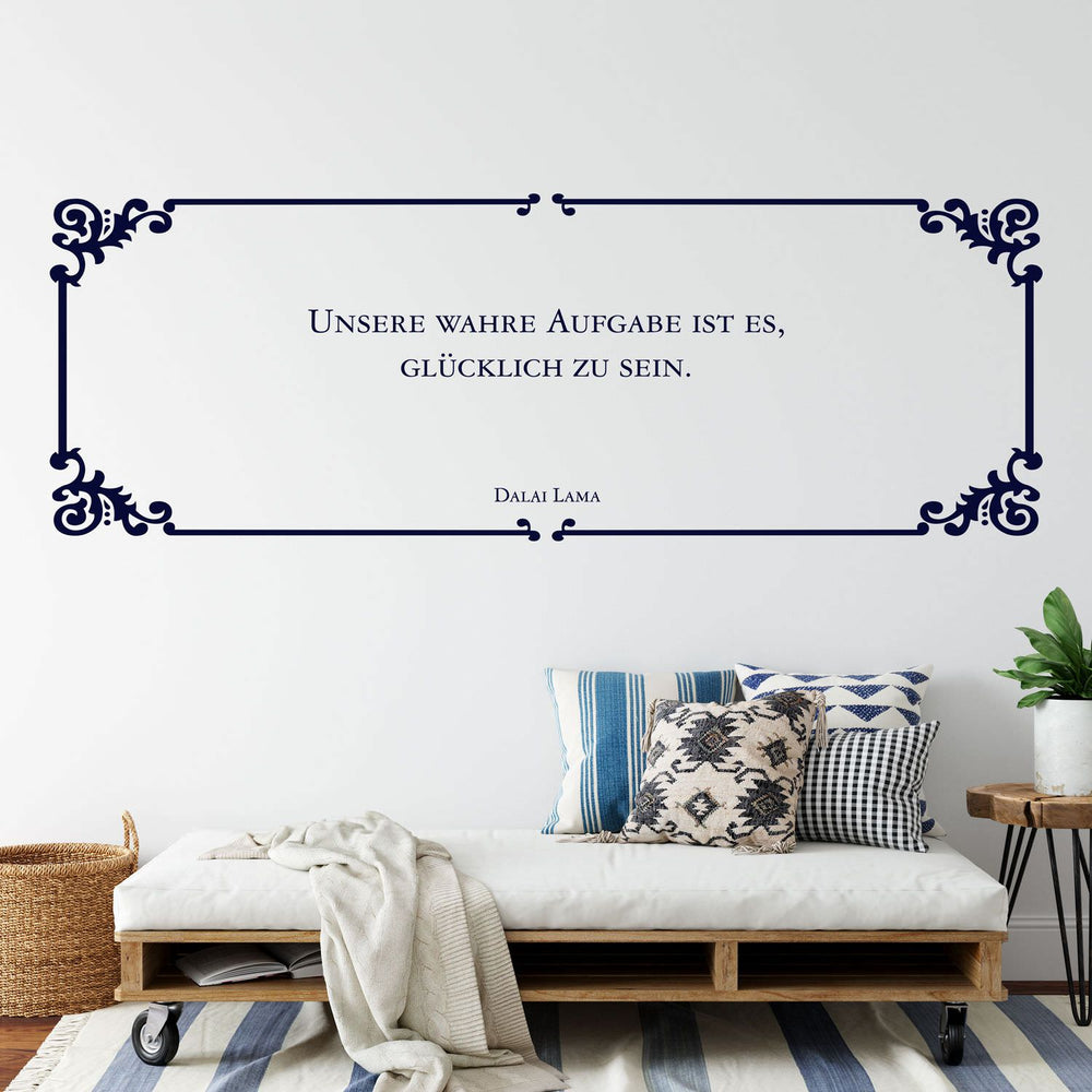Wandtattoo Zitat - Unsere wahre Aufgabe ist es glücklich zu sein | Sprichwort Dalai Lama - Sunnywall - Individualität trifft Design