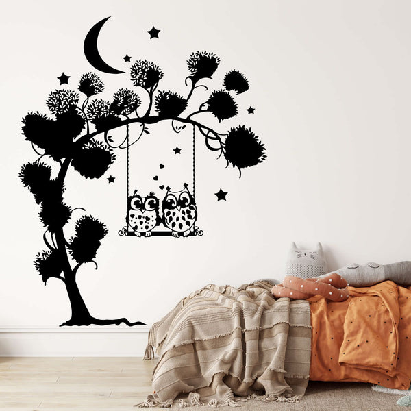 Wandtattoo 2 Eulen auf Schaukel – Hängend am Ast des Laub-Baums | Niedlicher Wandaufkleber für das Kinderzimmer - Sunnywall - Individualität trifft Design