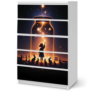 Möbelfolie IKEA MALM Anime Sternenfänger – Magisches Mädchen mit Sternen im Glas