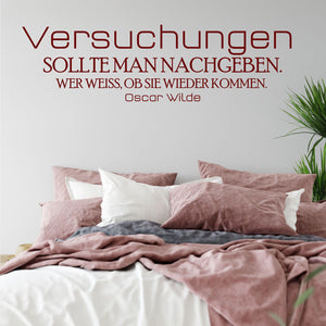 Wandtattoo Zitat – Versuchungen sollte man nachgeben. Wer weiß, ob sie wiederkommen | Oscar Wilde Wandaufkleber - Sunnywall - Individualität trifft Design