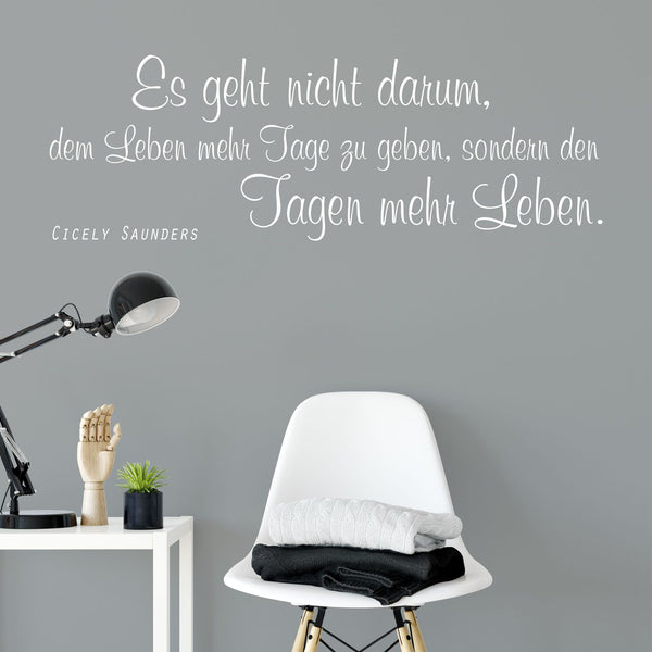 Wandtattoo Zitat – Es geht nicht darum, dem Leben mehr Tage zu geben, sondern den Tagen mehr Leben | Cively Saunders Wandaufkleber - Sunnywall - Individualität trifft Design