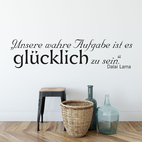 Wandtattoo Dalai Lama – Die wahre Aufgabe ist es, glücklich zu sein - Zitat Wandaufkleber für Wohnzimmer & Büro - Sunnywall - Individualität trifft Design