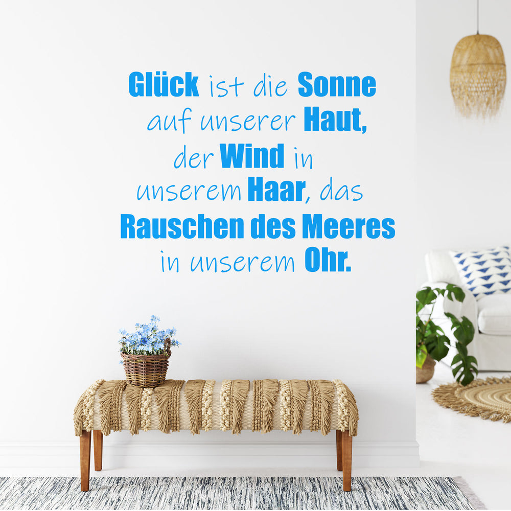 Wandtattoo Spruch - Glück ist die Sonne auf unserer Haut, der Wind in unserem Haar, Rauschen des Meeres  | Inspirierender Wandaufkleber Wandspruch - Sunnywall - Individualität trifft Design