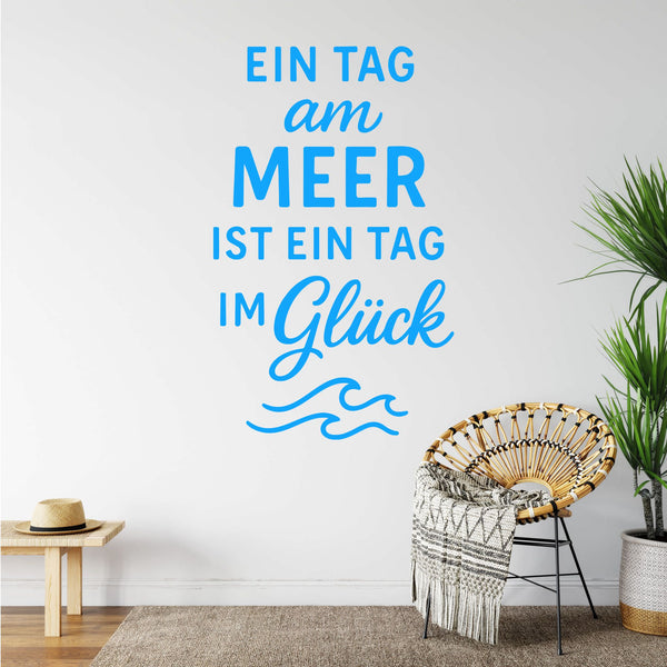 Wandtattoo Spruch Meer Glück – Ein Tag am Meer ist ein Tag im Glück – Maritimer Wandsticker mit Wellen für Wohnzimmer, Schlafzimmer & Bad