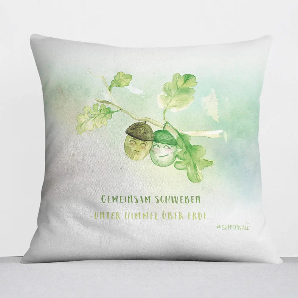Eicheln Herbst Gemeinsam schweben unter Himmel über Erde Kissen pillow Sunnywall