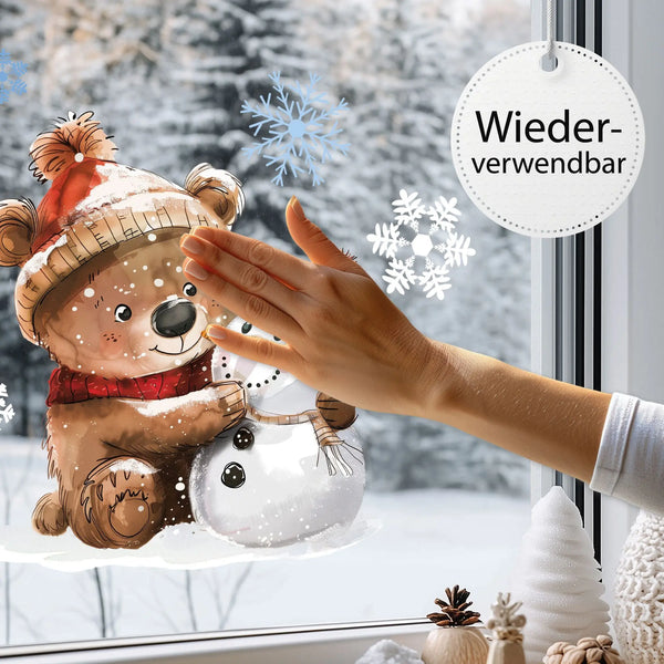 Fensterbild |  Knuddeliger Bär mit Schneemann | Winterliche Fensterbild Dekoration Sunnywall
