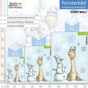 Fensterbild |  Verspielter Langhals mit Schneemann | Winterliche Fensterbild Dekoration Sunnywall