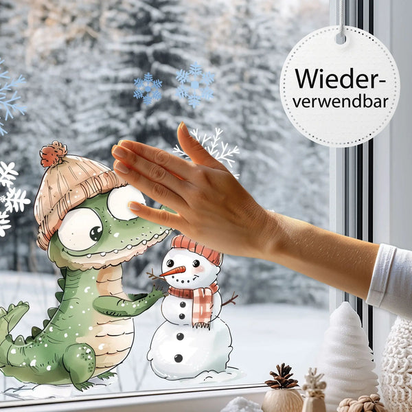 Fensterbild |  niedliches Krokodil mit Schneemann | Winterliche Fensterbild Dekoration Sunnywall