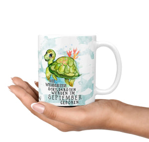 Monatstasse | Kaffeetasse Tasse Geburtstag Januar bis Dezember | Die weiseste Schildkröte Geburtstagstasse inkl. Geschenkkarte Sunnywall
