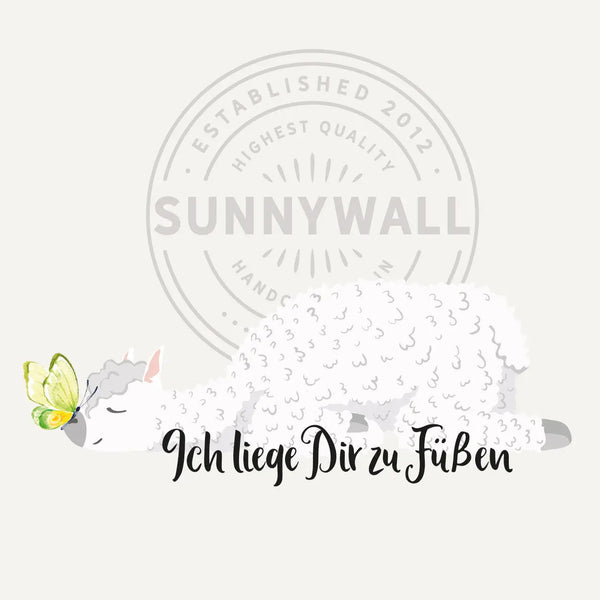 Wandtattoo Alpaka Lama mit Schmetterling | mit Spruch - Ich liege Dir zu Füßen Sunnywall