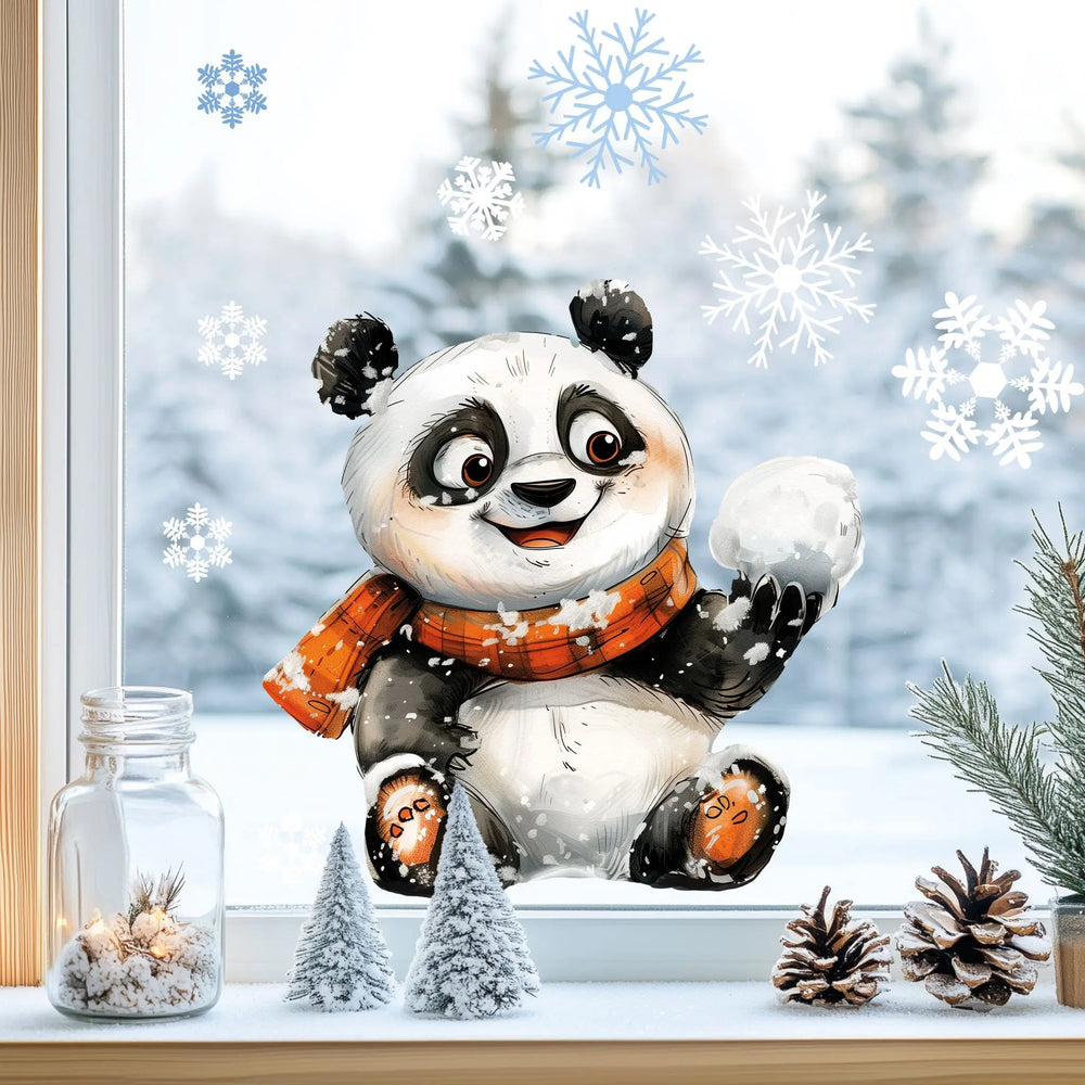 Fensterbild Fröhlicher Panda mit Schneeball | Winterliche Fensterbild Dekoration - Sunnywall - Individualität trifft Design