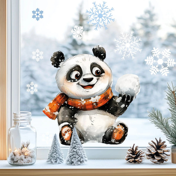 Fensterbild Fröhlicher Panda mit Schneeball | Winterliche Fensterbild Dekoration - Sunnywall - Individualität trifft Design