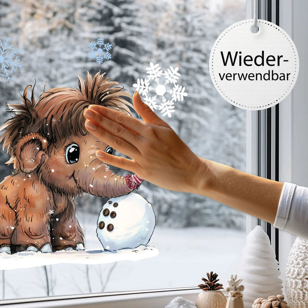 Fensterbild süßes Mammut baut Schneemann | Winterliche Fensterbild Dekoration - Sunnywall - Individualität trifft Design