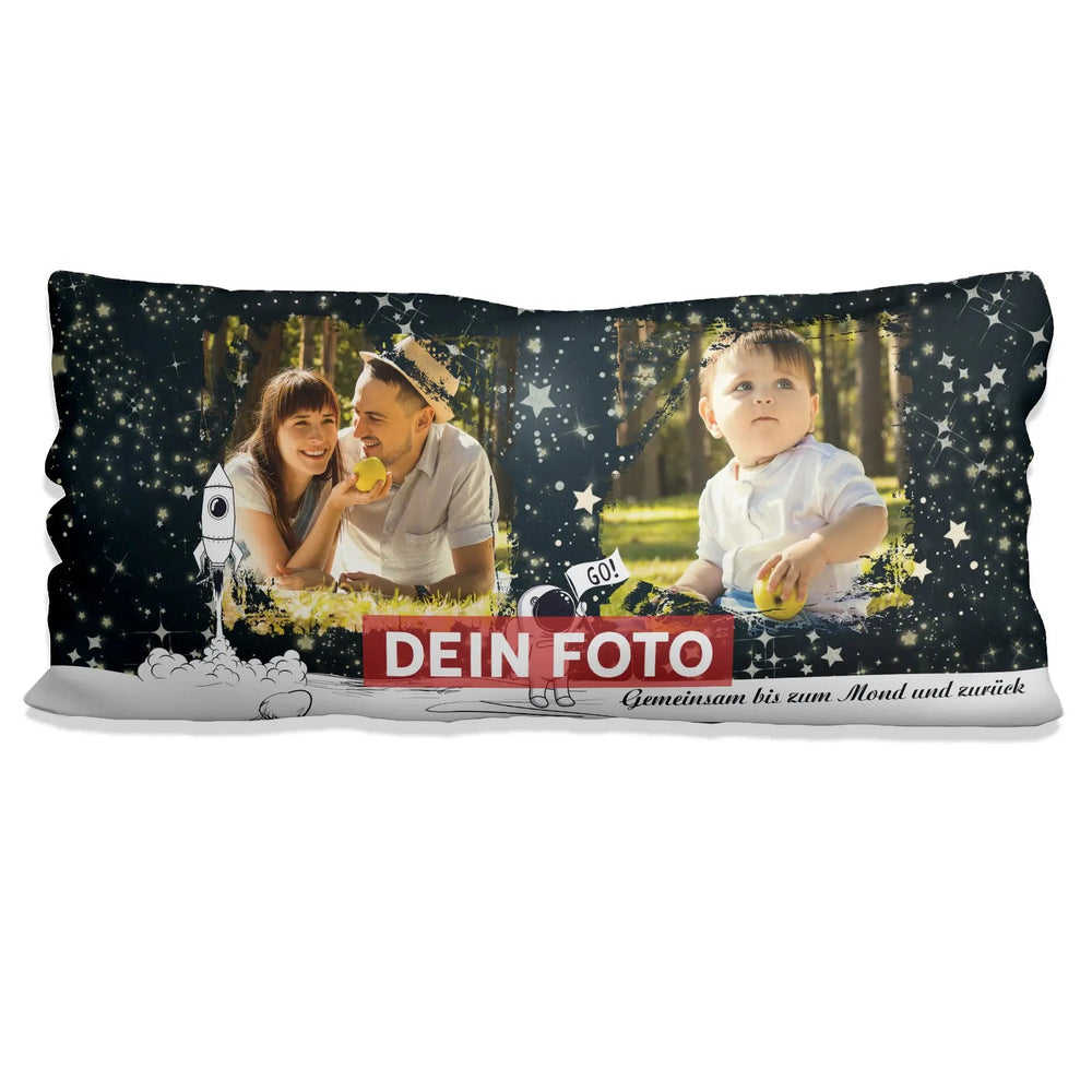 Fotokissen – 80x40 Kissen mit 2 Fotos, Astronaut & Spruch „Bis zum Mond…“ - Sunnywall - Individualität trifft Design