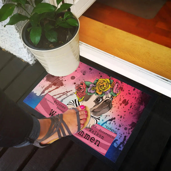 Fussmatte Mops Hund Willkommen im Blumenkranz Design - Sunnywall - Individualität trifft Design