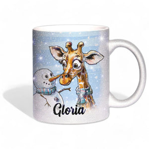 Glitzertasse - Winterliche Giraffe mit Schneemann - Wunschnamen Tasse - Weihnachten - Silber Glitzer - Sunnywall - Individualität trifft Design