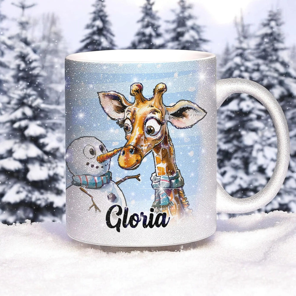 Glitzertasse - Winterliche Giraffe mit Schneemann - Wunschnamen Tasse - Weihnachten - Silber Glitzer - Sunnywall - Individualität trifft Design
