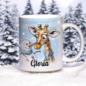 Glitzertasse - Winterliche Giraffe mit Schneemann - Wunschnamen Tasse - Weihnachten - Silber Glitzer - Sunnywall - Individualität trifft Design