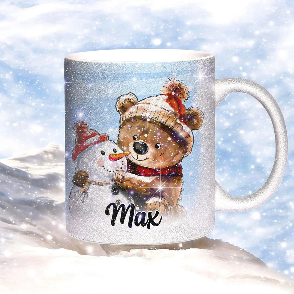 Glitzertasse - Winterlicher Bär mit Schneemann - Wunschnamen Tasse - Weihnachten - Silber Glitzer - Sunnywall - Individualität trifft Design