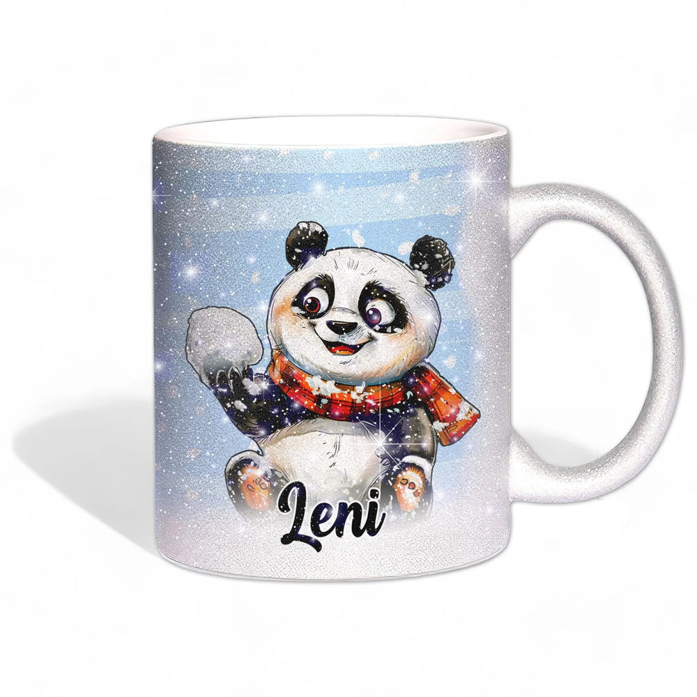 Glitzertasse - Winterlicher Panda mit Schneeball - Wunschnamen Tasse - Weihnachten - Silber Glitzer - Sunnywall - Individualität trifft Design