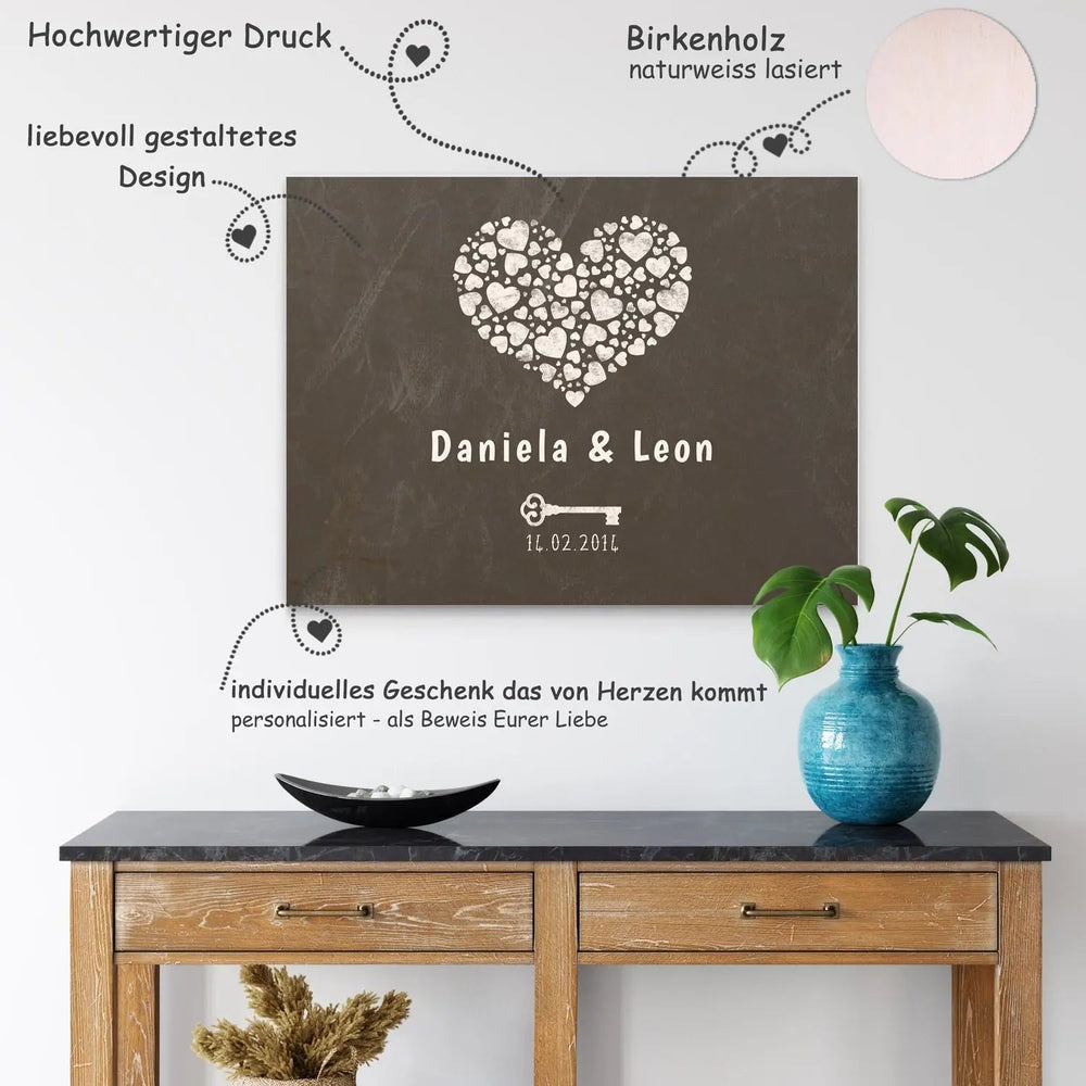 Holzbild Liebe – Herz mit Wunschnamen und Schlüssel zum Herzen - Sunnywall - Individualität trifft Design