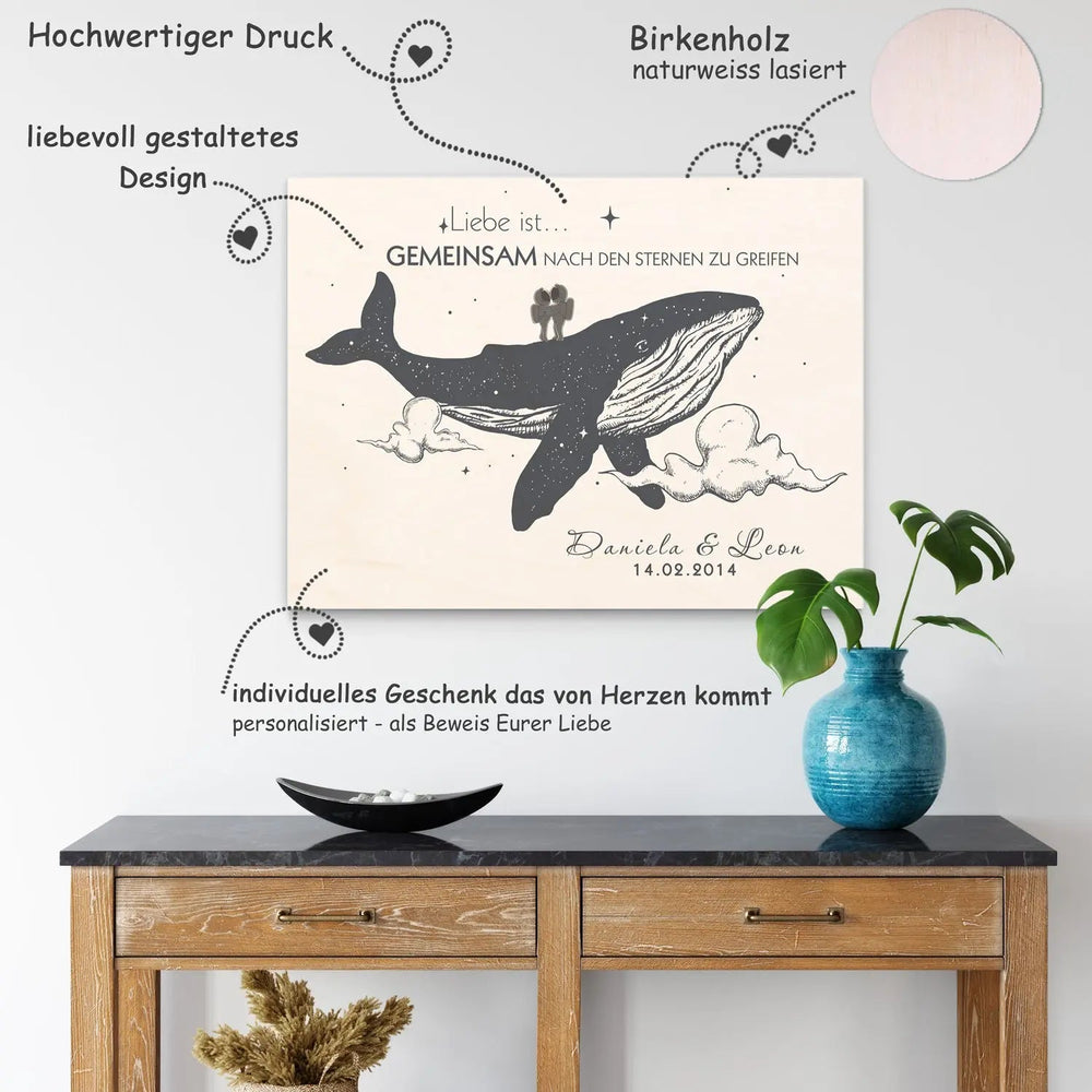 Holzbild Liebe ist gemeinsam nach den Sternen greifen – personalisiert mit Namen - Sunnywall - Individualität trifft Design