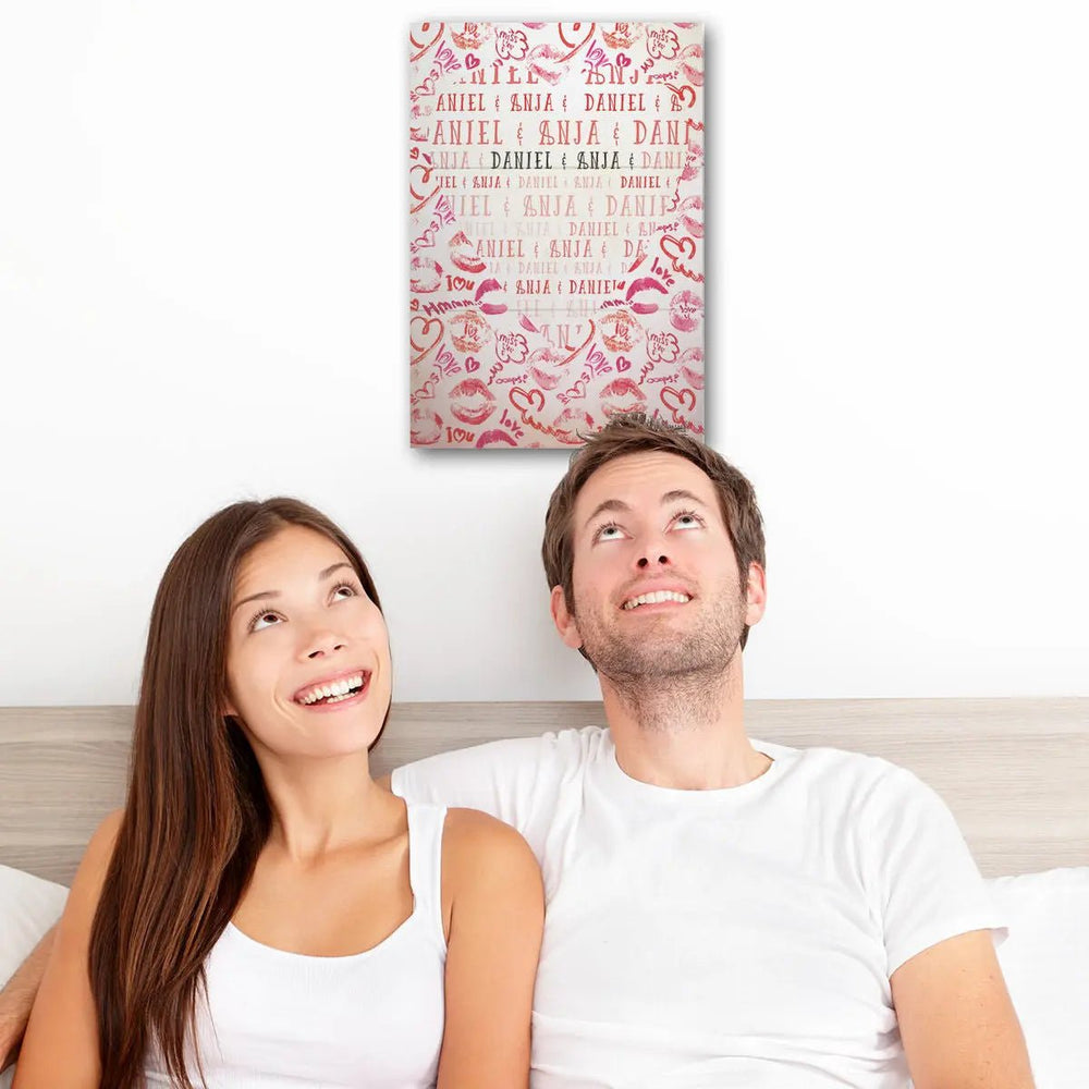 Holzbild Liebe Wunschnamen – Alles Liebe Design mit Kussmund und Herzen - Sunnywall - Individualität trifft Design