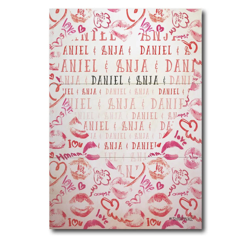 Holzbild Liebe Wunschnamen – Alles Liebe Design mit Kussmund und Herzen - Sunnywall - Individualität trifft Design