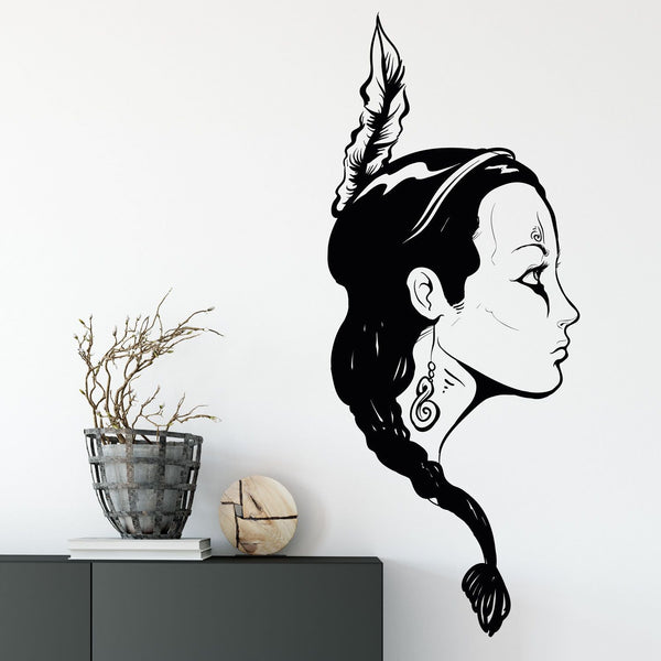 Indianerin Wandtattoo mit Feder und Zopf – Mystische Silhouette für Wohnzimmer - Sunnywall - Individualität trifft Design