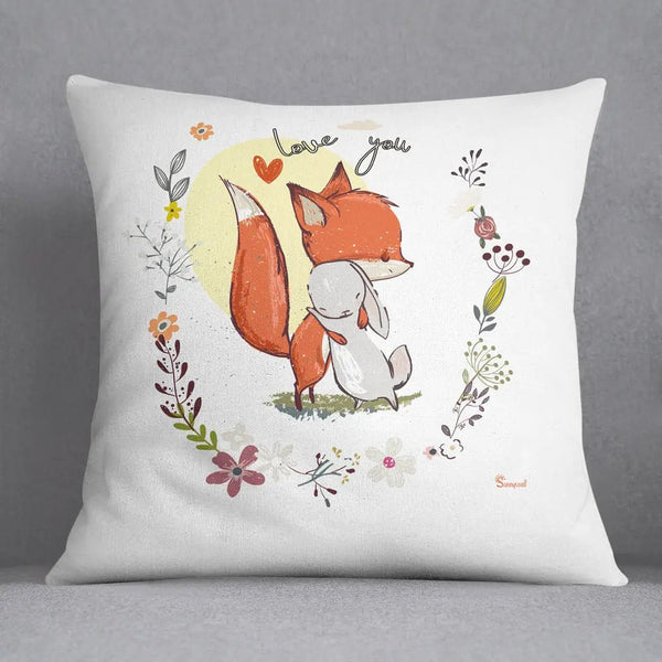 Kissen Fuchs Hase – Liebevolles Kissen mit Umarmung und Blumenkranz - Sunnywall - Individualität trifft Design