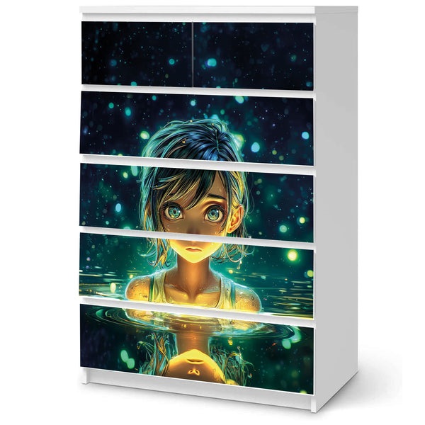 Möbelfolie IKEA MALM Anime - Nanami Leuchtendes Mädchen im Wasser - Sunnywall - Individualität trifft Design