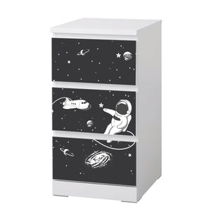 Möbelfolie IKEA Malm Astronaut – Weltraum-Design für Kinderzimmer - Sunnywall - Individualität trifft Design