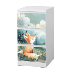 Möbelfolie IKEA Malm Fuchs – verträumtes Wiesenmotiv mit Waldhintergrund - Sunnywall - Individualität trifft Design