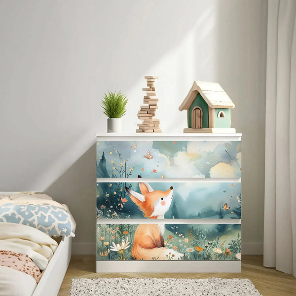 Möbelfolie IKEA Malm Fuchs – verträumtes Wiesenmotiv mit Waldhintergrund - Sunnywall - Individualität trifft Design