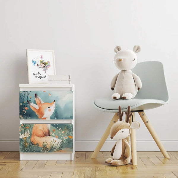 Möbelfolie IKEA Malm Fuchs – verträumtes Wiesenmotiv mit Waldhintergrund - Sunnywall - Individualität trifft Design