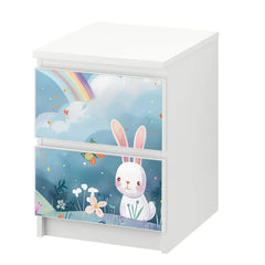 Möbelfolie IKEA Malm Hase – niedliches Design auf Blumenwiese mit Regenbogen - Sunnywall - Individualität trifft Design