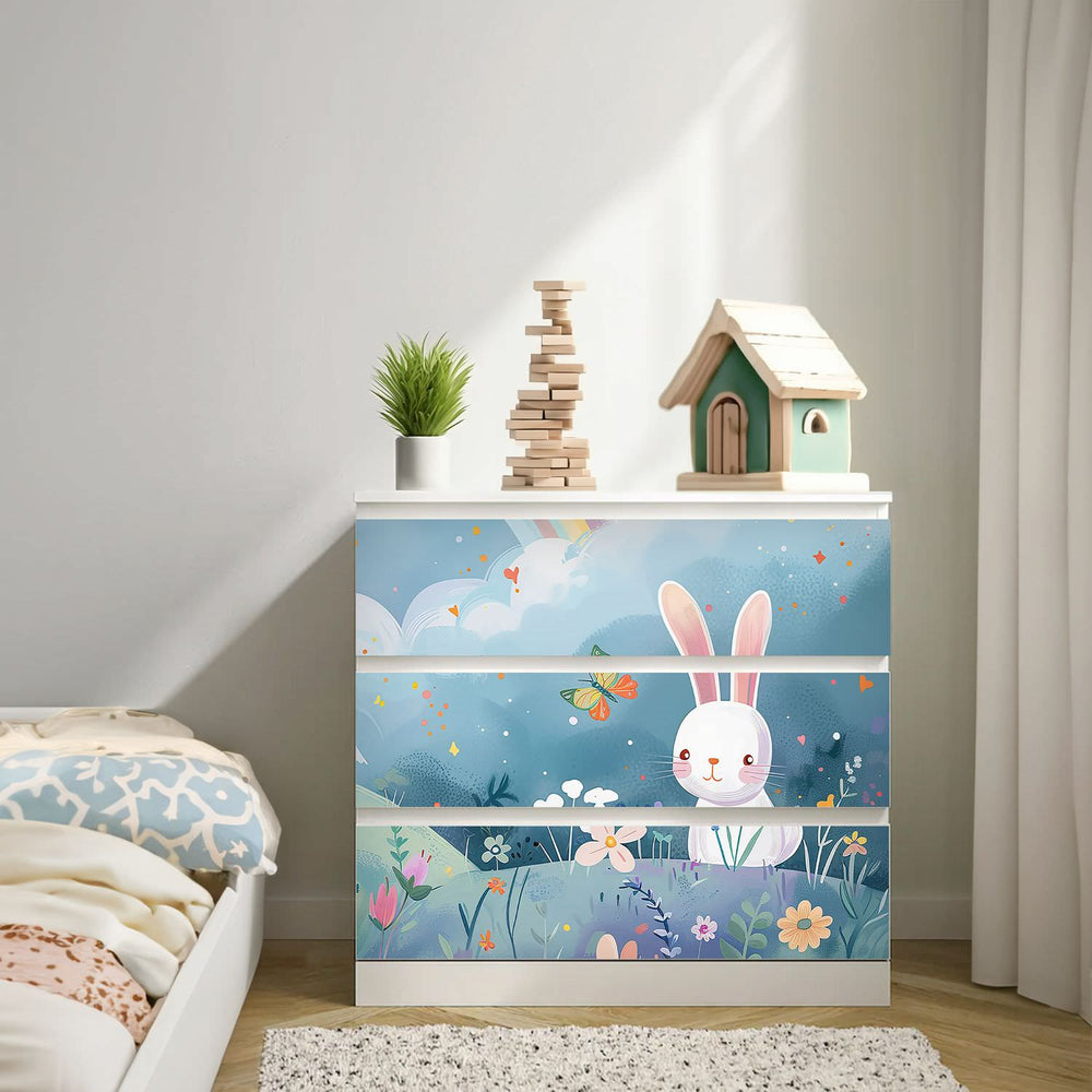 Möbelfolie IKEA Malm Hase – niedliches Design auf Blumenwiese mit Regenbogen - Sunnywall - Individualität trifft Design