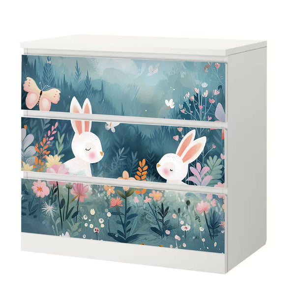 Möbelfolie IKEA Malm Hasen – liebevolles Bergwiese-Motiv fürs Kinderzimmer - Sunnywall - Individualität trifft Design