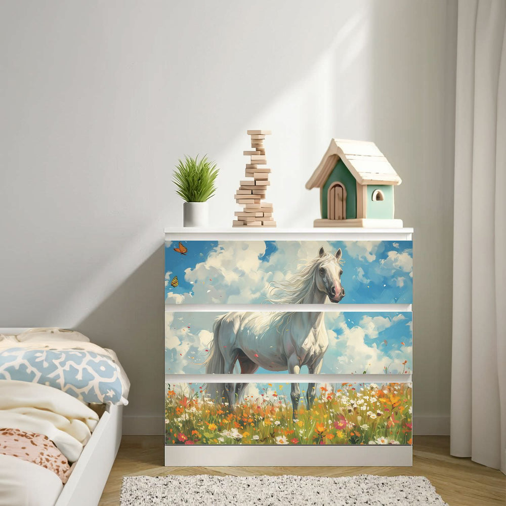 Möbelfolie IKEA Malm Pferd – weißes Pferd auf Blumenwiese mit Sommerhimmel - Sunnywall - Individualität trifft Design