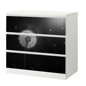 Möbelfolie IKEA Malm Pusteblume – stilvolles Schwarz-Weiß-Motiv mit Leichtigkeit - Sunnywall - Individualität trifft Design