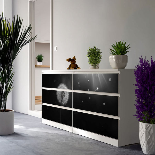 Möbelfolie IKEA Malm Pusteblume – stilvolles Schwarz-Weiß-Motiv mit Leichtigkeit - Sunnywall - Individualität trifft Design